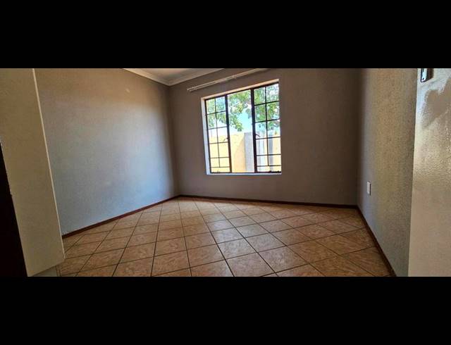 2 BEDROOM PROPERTY TO RENT IN LOTUS GARDENS